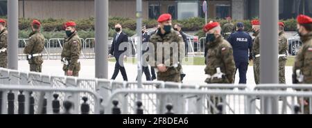 Il presidente Andrzej Duda partecipa alla cerimonia commemorativa del disastro aereo Smolensk del 2010 a Varsavia, Polonia, il 10 aprile 2021. Presidente Foto Stock