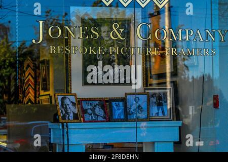 Ritratti del duca di Edimburgo, Jones and Company, Picture Framers, West Vancouver, British Columbia, Canada Foto Stock