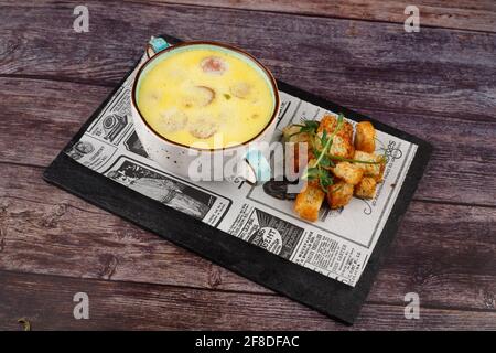 Serie alimentare ecuadoriana: Zuppa di patate o 'loco' Foto Stock