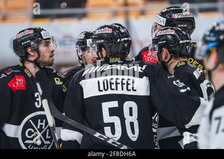 Porza, Svizzera. 13 Apr 2021. 13 aprile 2021, Porza, Corner Arena, NL 1/4 finale - gioco 1: HC Lugano - SC Rapperswil-Jona Lakers, applaudi a Lugano per il gol 5-2 (Svizzera/Croazia OUT) Credit: SPP Sport Press Photo. /Alamy Live News Foto Stock