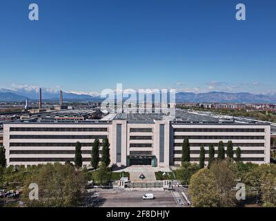 Vista dall'alto dello stabilimento di Mirafiori del gruppo Stellantis, il quarto gruppo automobilistico al mondo. Torino - Aprile 2021 Foto Stock