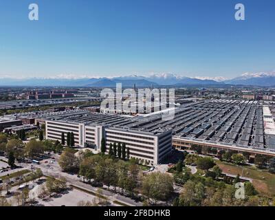 Vista dall'alto dello stabilimento di Mirafiori del gruppo Stellantis, il quarto gruppo automobilistico al mondo. Torino - Aprile 2021 Foto Stock