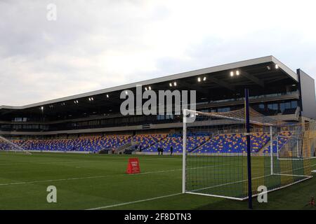 Londra, Regno Unito. 13 Apr 2021. Vista generale dell'interno dello stadio di Plough Lane, sede dell'AFC Wimbledon prima del calcio di inizio.EFL Skybet football League One match, AFC Wimbledon contro Ipswich Town a Plough Lane a Londra martedì 13 aprile 2021. Questa immagine può essere utilizzata solo per scopi editoriali. Solo per uso editoriale, è richiesta una licenza per uso commerciale. Nessun utilizzo nelle scommesse, nei giochi o nelle pubblicazioni di un singolo club/campionato/giocatore. pic by Steffan Bowen/Andrew Orchard sports photography/Alamy Live news Credit: Andrew Orchard sports photography/Alamy Live News Foto Stock