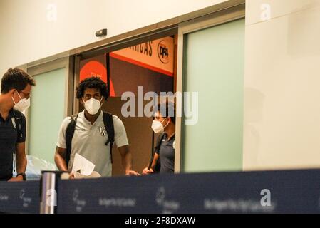 Porto Alegre, Brasile. 13 Apr 2021. La delegazione dell'Independiente del Valle sbarca all'aeroporto Salgado Filho di Porto Alegre, RS. Credit: Ageu da Rocha/FotoArena/Alamy Live News Foto Stock