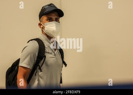 Porto Alegre, Brasile. 13 Apr 2021. La delegazione dell'Independiente del Valle sbarca all'aeroporto Salgado Filho di Porto Alegre, RS. Credit: Ageu da Rocha/FotoArena/Alamy Live News Foto Stock