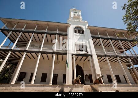 Casa delle meraviglie o Beit-al-Ajaib nella parte vecchia della città di pietra, Zanzibar, Repubblica unita di Tanzania Foto Stock