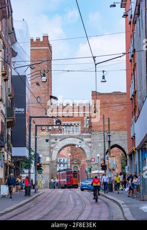 MILANO, ITALIA, 19 LUGLIO 2019: Si passa porta ticinese a Milano, Italia Foto Stock