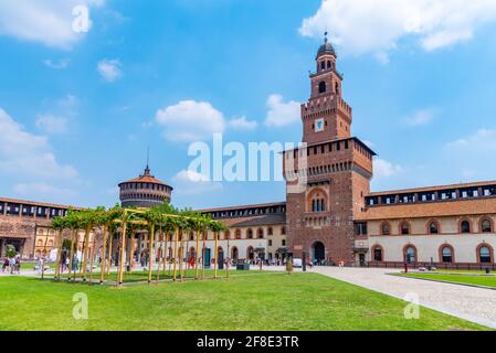 MILANO, 19 LUGLIO 2019: Cortile del Castello Sforzesco nella città italiana di Milano Foto Stock