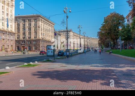 KIEV, UCRAINA, 31 AGOSTO 2019: La gente sta camminando al viale Khreschatyk a Kiev, Ucraina Foto Stock