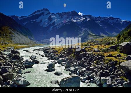 Hooker Glacier è uno dei numerosi ghiacciai vicino alle pendici di Aoraki / Mount Cook, nelle Alpi meridionali della Nuova Zelanda. Non è grande come il suo ne Foto Stock