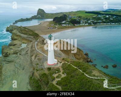 Castlepoint è una piccola cittadina sulla costa di Wairarapa, nella regione di Wellington in Nuova Zelanda. È la sede di un faro che si trova vicino a. Foto Stock