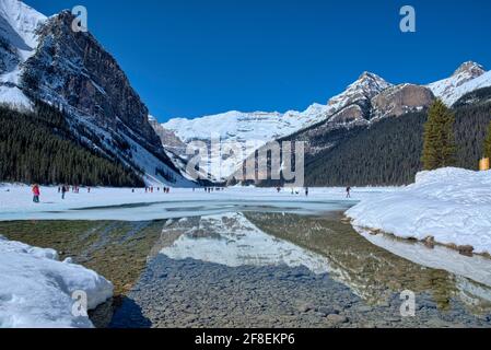 Sciogliendo il lago Louise prese @Banff e Jasper National Park, CA Foto Stock