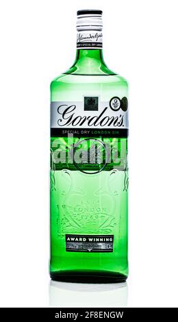 SWINDON, UK - 14 APRILE 2021: Bottiglia di Gordons Special Dry London Gin Foto Stock