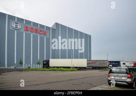 GERMANIA - GIUGNO 2016: Il nuovo edificio della fabbrica DI BOSH contro un cielo blu, Germania. Foto Stock