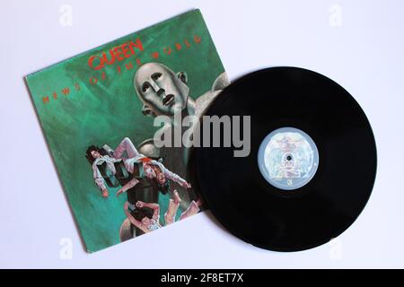 Hard rock, rock sinfonico e pop band, Queen album di musica su disco vinile LP. Intitolato: Notizie del mondo Foto Stock