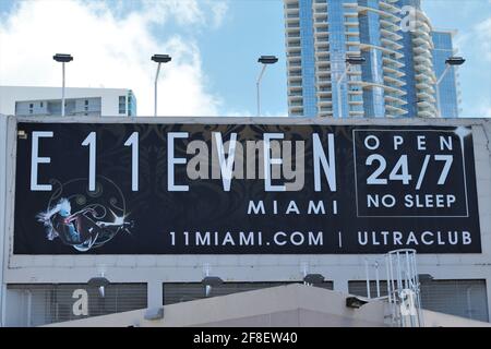 Club E11EVEN ha anche scritto Club Eleven in South Beach, Florida. Centro di Miami. Aperto 24 ore al giorno con ballerini a trapezio, spettacoli di burlesque e DJ Foto Stock