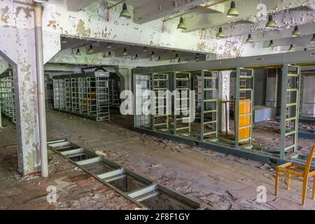 Sala di controllo devastata della stazione radar Duga a Chernobyl, Ucraina Foto Stock
