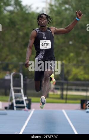 Tajay Gayle (JAM) vince il lungo salto alle 27-1 3/4 (8.27m) durante l'Invitational Miramar, sabato 10 aprile 2021, a Miramar, Fla. Foto Stock