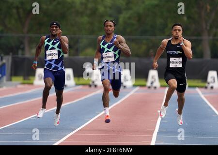 Justin Robinson (USA), a destra, sconfigge Wil London (USA), a sinistra, e Kahmari Montgomery (USA) per vincere i 400m nel 45.23 durante il Miramar Invitational, S. Foto Stock