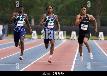 Justin Robinson (USA), a destra, sconfigge Wil London (USA), a sinistra, e Kahmari Montgomery (USA) per vincere i 400m nel 45.23 durante il Miramar Invitational, S. Foto Stock