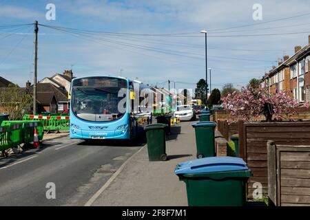 Servizio di autobus locale No.14, Upper Eastern Green Lane, Eastern Green, Coventry, West Midlands, Inghilterra, REGNO UNITO Foto Stock