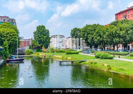 Vista sul canale Darsena del Naviglio nel centro di Milano Foto Stock