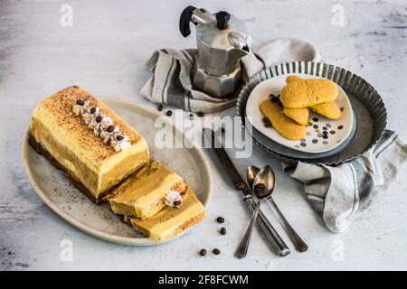 tiramisù parfait con chicchi di caffè Foto Stock