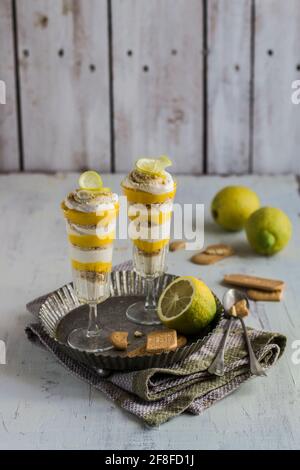 tiramisù con cagliata di limone Foto Stock