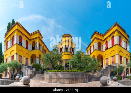 Palazzo Vittoriale degli italiani a Gardone Riviera in Italia Foto Stock