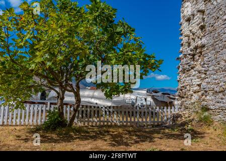 Lockheed T-33 combattente jet esposto al castello di Gjirokaster in Albania Foto Stock