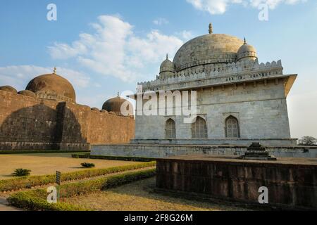 Tomba di Hoshang Shah a Mandu, Madhya Pradesh, India. È il più antico mausoleo di marmo dell'India. Foto Stock