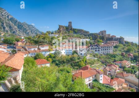 Veduta aerea del castello di Kruja e del bazar, Albania Foto Stock