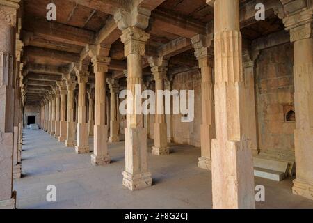 Tomba di Hoshang Shah a Mandu, Madhya Pradesh, India. È il più antico mausoleo di marmo dell'India. Foto Stock