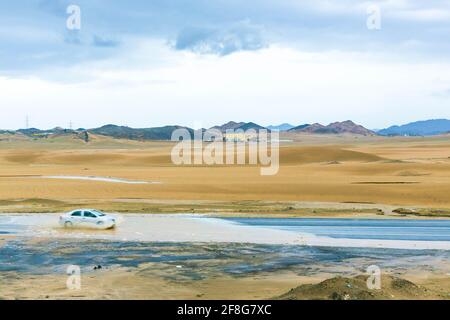 Una giornata piovosa nel deserto di makkah, arabia saudita Foto Stock