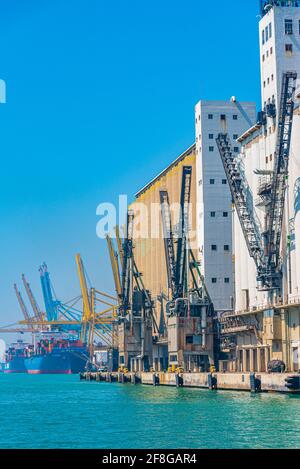 Vista del porto industriale di Barcellona in Spagna Foto Stock