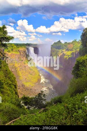 L'iconica cascata Mosi-Oa-Tunya, nota anche come Cascate Vittoria, vista dallo Zimbabwe, 2018. Credito: Vuk Valcic/Alamy Foto Stock