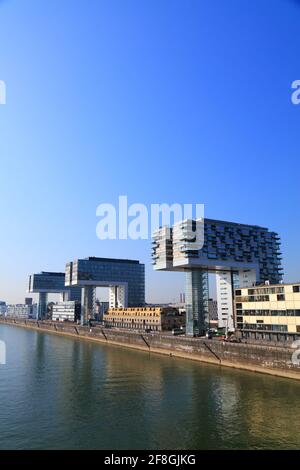 COLONIA, GERMANIA - 21 SETTEMBRE 2020: Skyline del distretto di Rheinauhafen nella città di Colonia, Germania. L'ex area portuale è stata risviluppata nella rigenerazione urbana Foto Stock