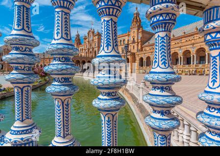Plaza de Espana vista attraverso piastrelle in ceramica, Siviglia, Spagna Foto Stock
