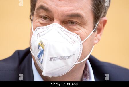 Monaco, Germania. 14 Apr 2021. Markus Söder (CSU), primo ministro della Baviera, siede al suo posto prima dell'inizio di una riunione del gruppo parlamentare della CSU nel parlamento di Stato bavarese. Credit: Sven Hoppe/dpa/Alamy Live News Foto Stock