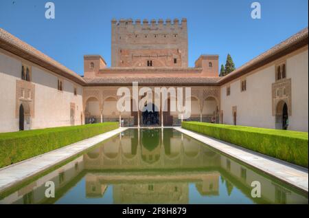 Patio de los Arrayanes all'interno del Palazzo Nasrid ad Alhambra, Granada, Spagna Foto Stock