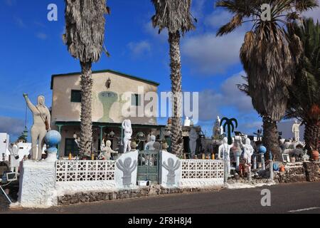 Il kitsch e il disordine shop, arte, artigianato, il mercato delle pulci, Teguise, Lanzarote, Isole Canarie, Canarie, Spagna Foto Stock