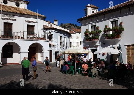 Spagna, Andalusia, città di Grazalema in provincia di Cadice, alla Ruta de los Pueblos Blancos, strada per le Città bianche dell'Andalusia, strada nel centro, Foto Stock