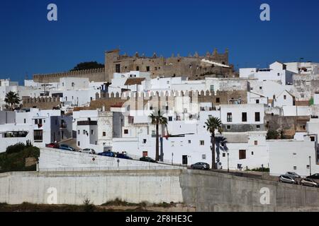 Spagna, Andalusia, Vejer de la frontera, villaggio bianco nella provincia di Cadice, vista sulla città vecchia e il castello Foto Stock