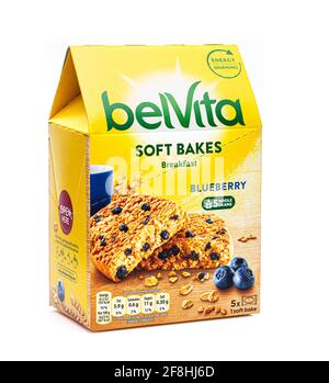 SWINDON, UK - 14 APRILE 2021: Scatola di cinque Belvita Blueberry Soft Bakes - Morning Energy Foto Stock