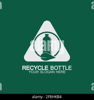 Icona del logo del flacone di plastica riciclata disegno vettoriale.flacone con simbolo di riciclo. Simbolo di riciclaggio in plastica, immagine vettoriale con icone piatte Illustrazione Vettoriale