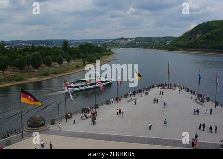 Deutsches Eck, la riunione dei fiumi Reno e Mosella, Coblenza, Renania Palatinato, Germania Foto Stock