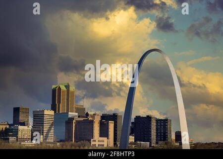 Tramonto sullo skyline di Indianapolis e il panorama al crepuscolo Foto Stock