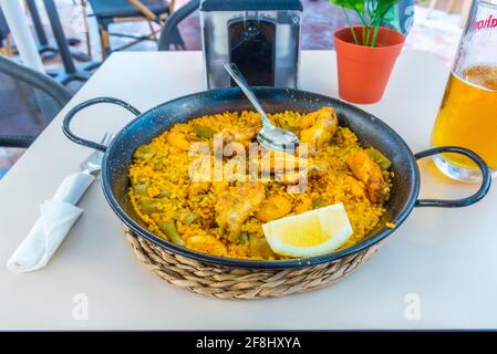 Paella Valenciana, piatto tradizionale della regione di Valencia in Spagna Foto Stock