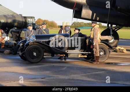 Re-enactor con 'Just Jane' al Lincolnshire Aviation Heritage Center. Foto Stock