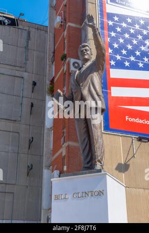 PRISHTINA, KOSOVO, 17 SETTEMBRE 2019: Statua di Bill Clinton a Prishtina, Kosovo Foto Stock